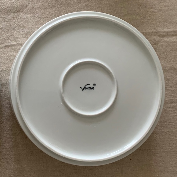 Set of 2 Vertex® White Embossed Rim Large Serving Bowls | Porcelain - Picture 2 of 3